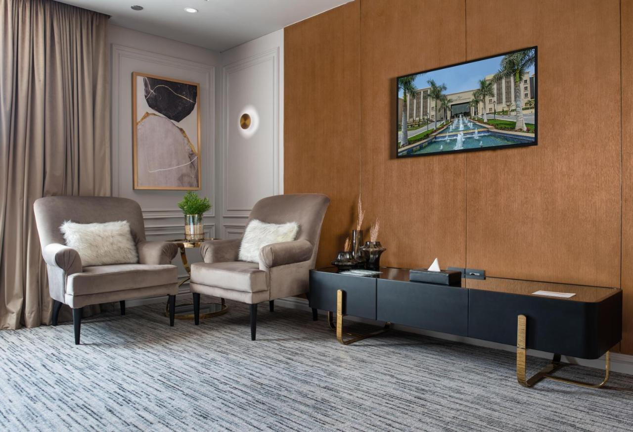 Triumph Luxury Hotel Kaherah Luaran gambar A room at the hotel