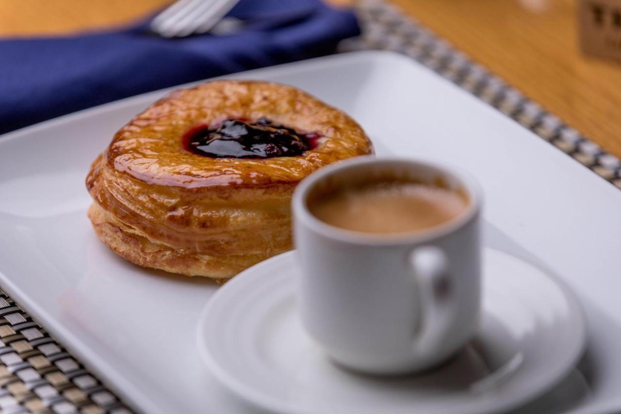 Triumph Luxury Hotel Kaherah Luaran gambar A coffee and a pastry