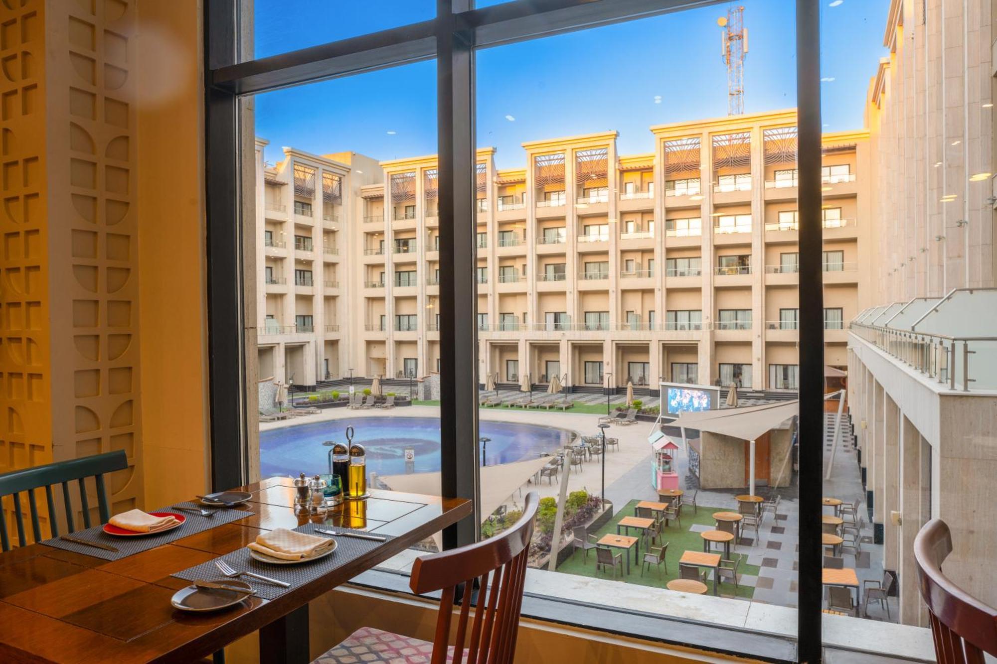 Triumph Luxury Hotel Kaherah Luaran gambar The hotel's pool